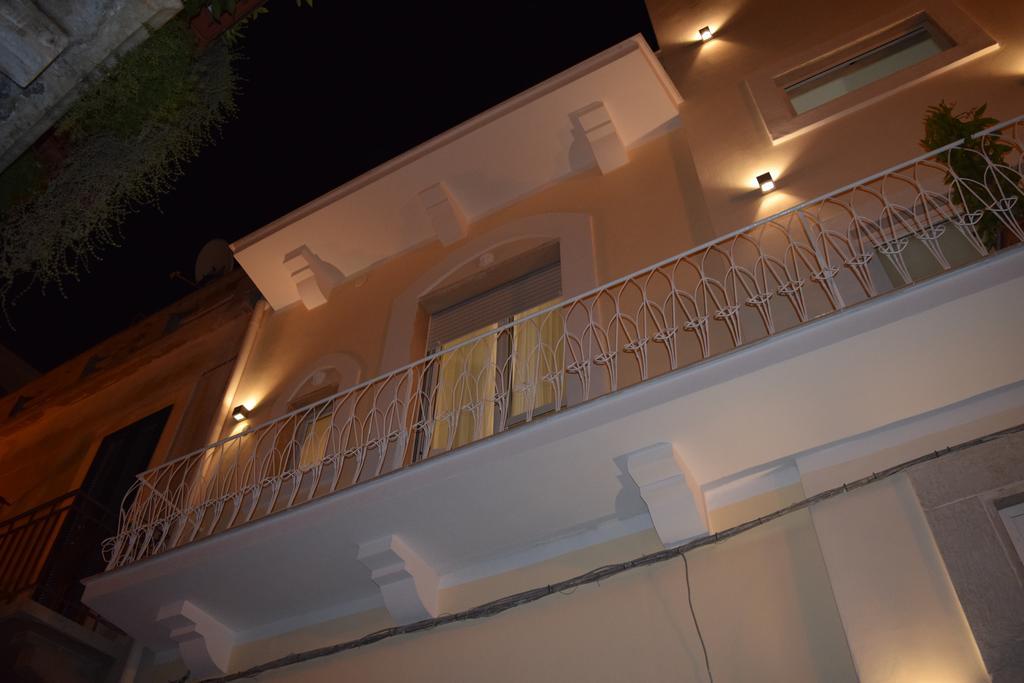 Domus Al Corso Con Servizio B&B Каноза-ді-Пулья Екстер'єр фото