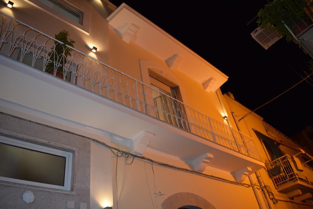 Domus Al Corso Con Servizio B&B Каноза-ді-Пулья Екстер'єр фото