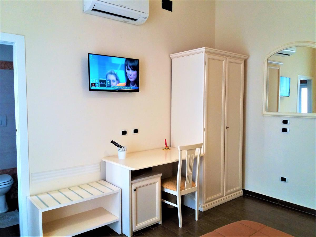 Domus Al Corso Con Servizio B&B Каноза-ді-Пулья Екстер'єр фото