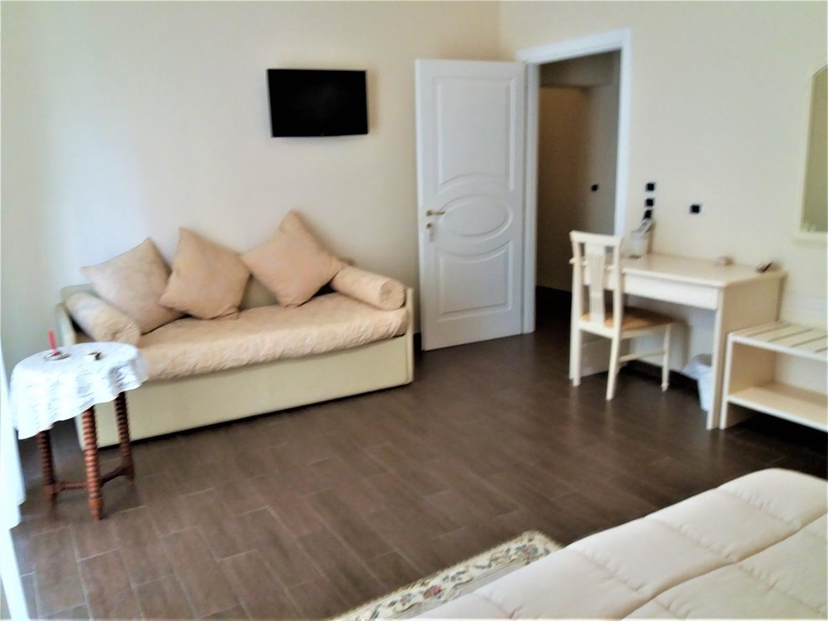 Domus Al Corso Con Servizio B&B Каноза-ді-Пулья Екстер'єр фото