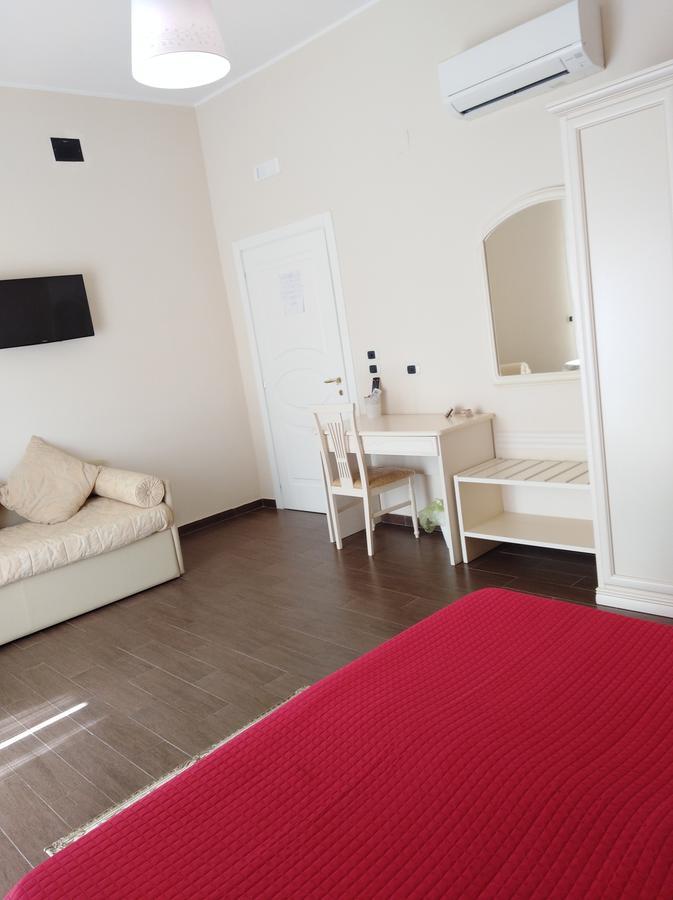 Domus Al Corso Con Servizio B&B Каноза-ді-Пулья Екстер'єр фото